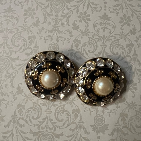 Vintage bundle of CLIP ON EARRINGS. Includes 5 pair. EUC - Picture 3 of 7